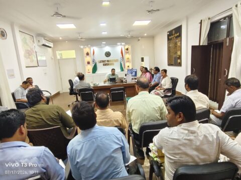 डीएम ने की जल जीवन मिशन के कार्यों की प्रगति की समीक्षा,संबंधित फर्मों को और लेबर बढ़ाकर कार्यों में तेजी लाने के दिए निर्देश