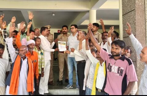 दिल्ली के जंतर मंतर पर प्रदर्शनकारी युवाओं और छात्रों पर हुए लाठीचार्ज के विरोध में सड़क पर उतरकर सकिपा का हल्लाबोल,प्रदर्शन कर सौंपा ज्ञापन