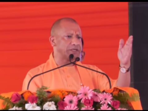 फतेहपुर में गरजे सीएम योगी,बोले “माफियाओं के लिए सिर्फ दो जगह— जेल या जहन्नुम