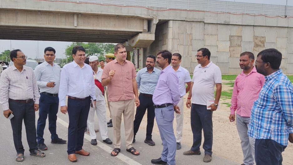 सड़क सुरक्षा को लेकर डीएम सख्त, चिन्हित ब्लैक स्पॉट का किया निरीक्षण,दिए आवश्यक निर्देश
