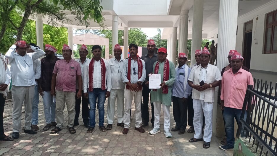 जनसमस्याओं को लेकर जन अधिकार पार्टी ने किया प्रदर्शन,डीएम को सौंपा ज्ञापन
