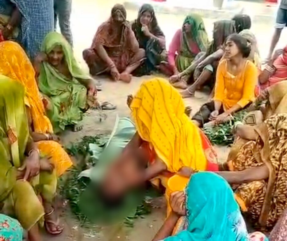 सांप ने अधेड़ को काटा,परिजन करते रह गए झाड़ फूंक,हो गई मौत
