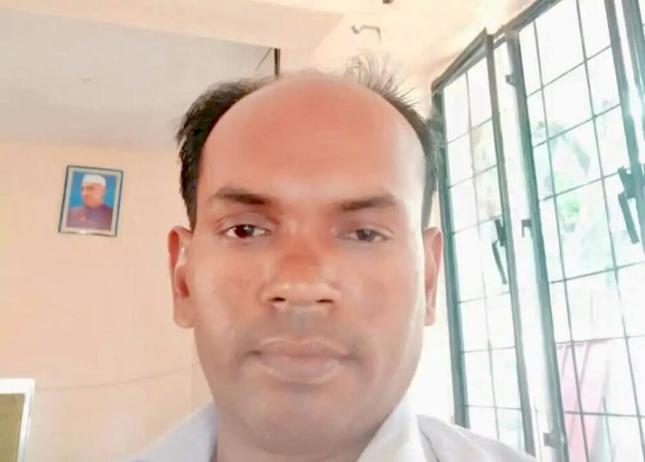 नगर पालिका के लिपिक को पत्नी और बेटे ने दूसरी महिला के साथ रंगे हाथ पकड़ा,पत्नी की शिकायत पर पुलिस कर रही पूछताछ