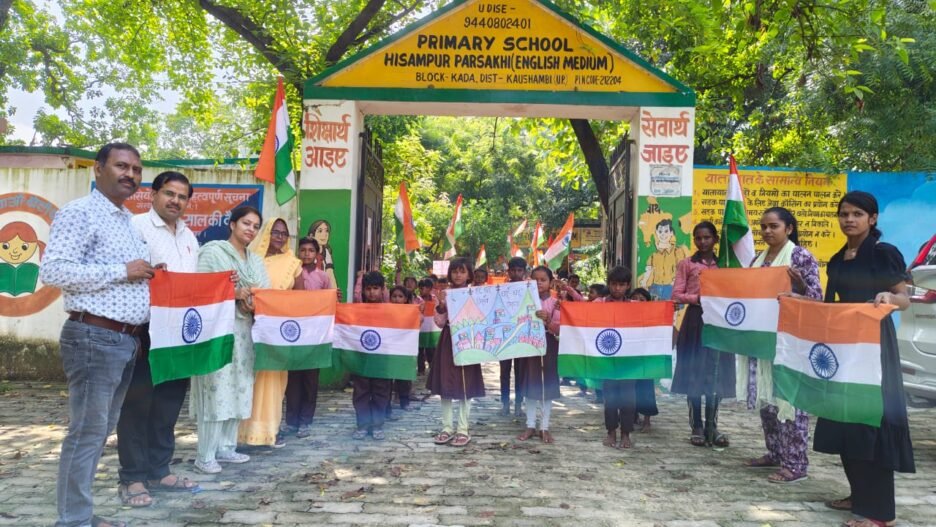 तिरंगा यात्रा में गूंजे देशभक्ति के स्वर,स्कूली बच्चों ने ग्रामीणों में जगाई राष्ट्रभक्ति की अलख