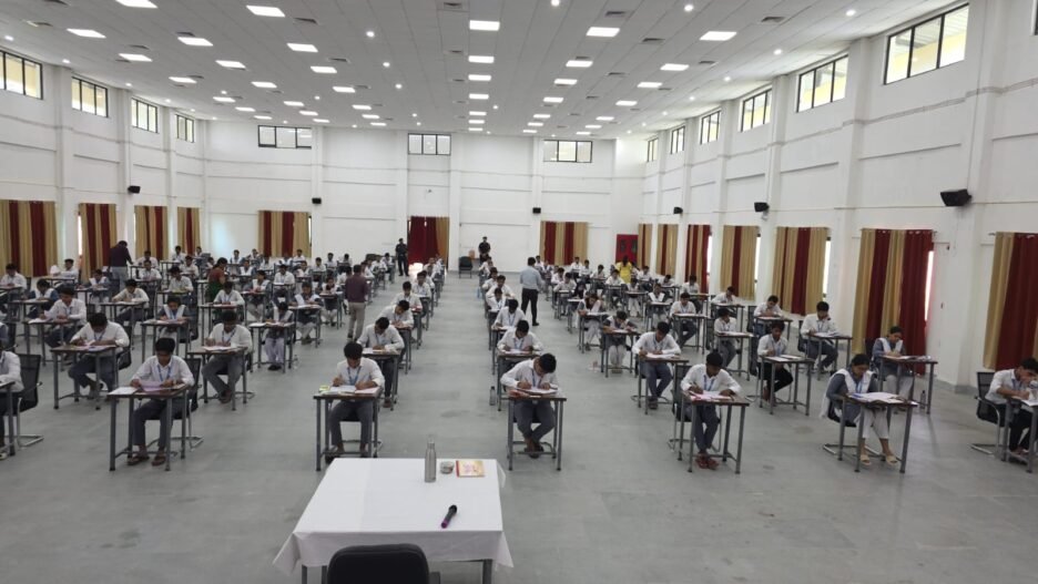 मेडिकल कॉलेज कौशाम्बी में MBBS-2025 बैच की परीक्षाएं प्रारंभ,शुचितापूर्ण माहौल में हुआ आयोजन