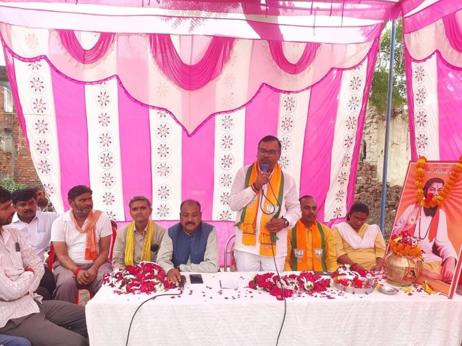 संत शिरोमणि गुरु रविदास जी ने जाति,ऊंच नीच और भेदभाव का विरोध करते हुए सभी मनुष्यों को समान माना- धर्मराज मौर्य