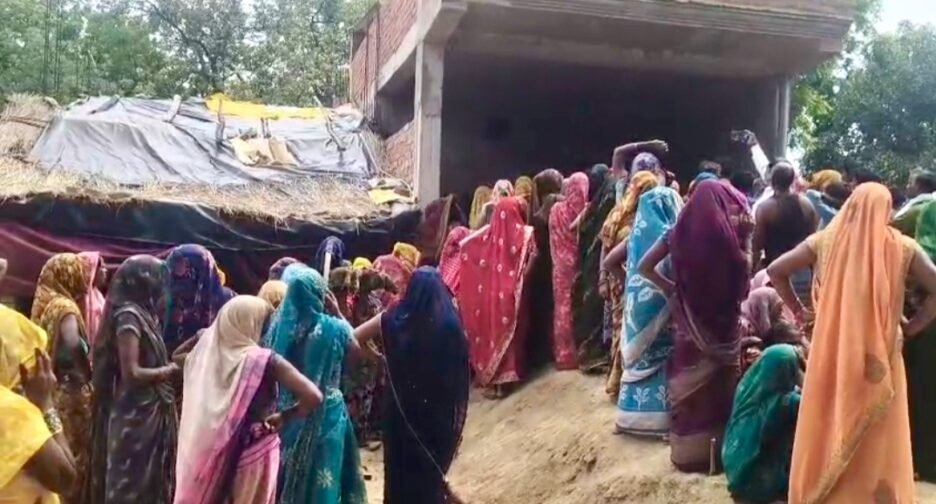 संदिग्ध परिस्थितियों में युवक का घर के अंदर मिला शव,पत्नी पर साथियों के साथ मिलकर हत्या करने का आरोप