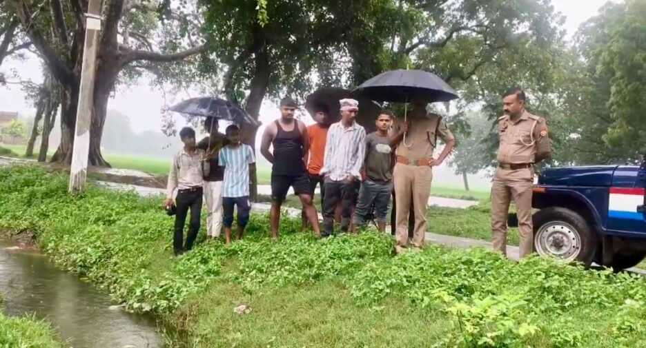 ननमई में नाली के पास मांस के अवशेष मिलने से हड़कंप,गौमांस होने की आशंका पर ग्रामीणों में आक्रोश,पुलिस जांच में जुटी