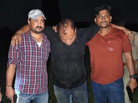 कौशाम्बी में पटाखा फैक्ट्री विस्फोट मामले का मुख्य आरोपी आदिल का पिता नौशाद पुलिस मुठभेड़ में घायल,पैर में लगी गोली