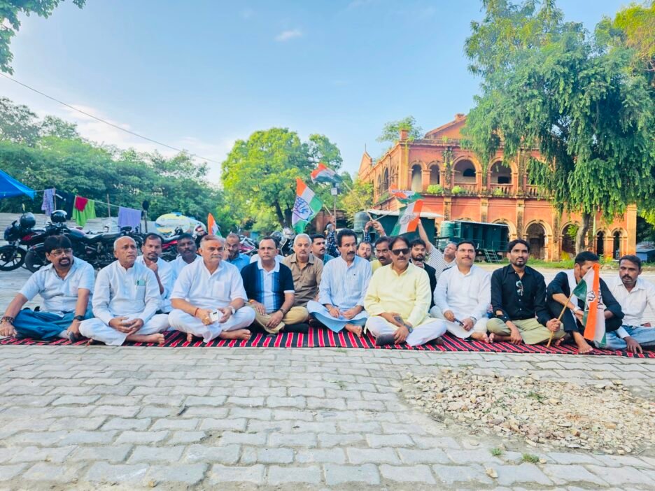 सहारनपुर जा रहे कांग्रेस प्रदेश अध्यक्ष अजय राय की गिरफ्तारी के विरोध में कौशाम्बी व प्रयागराज का संयुक्त धरना प्रदर्शन
