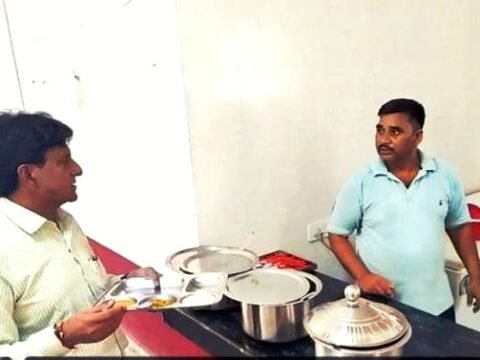 मेडिकल कॉलेज के प्राचार्य ने स्वयं चखा भोजन,क्वालिटी जांची और मेस की साफ-सफाई का लिया जायजा