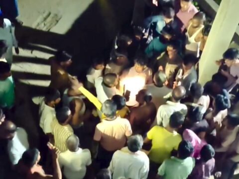 कौशाम्बी में प्रेमिका से मिलने पहुंचे प्रेमी युवक को पकड़कर परिजनों ने की पिटाई, हालत गंभीर,मारपीट का वीडियो सोशल मीडिया पर वायरल