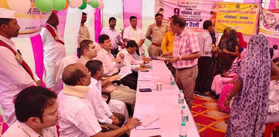 डीएम ने ग्राम चौपाल लगाकर सुनी ग्रामवासियों की समस्याएं