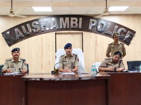 कड़ा धाम में शीतला माता मंदिर में नवरात्रि मेला की सुरक्षा व्यवस्था को लेकर एसपी ने पुलिस बल को किया ब्रीफ