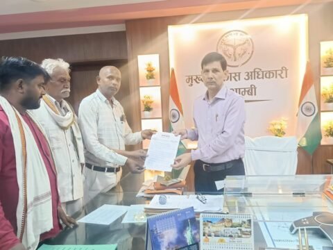 राष्ट्रीय राजमार्ग प्राधिकरण की मनमानी के विरोध में सकिपा कार्यकर्ताओं ने सीडीओ को सौंपा ज्ञापन