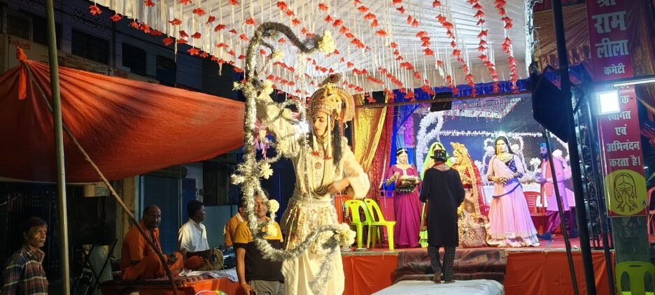 बलशाली राजाओं से न टूटा शिव धनुष , श्रीराम ने पलभर में किया भंग,श्रीराम के जयकारों से गूंजा रामलीला परिसर