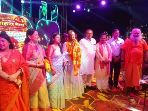 प्रयागराज में भव्यता के साथ निकला सिविल लाइंस का रामदल,हाथी पर सवार श्रीराम, लक्ष्मण और माता सीता की मनमोहक छवि ने मोहा मन, पुष्पवर्षा कर श्रद्धालुओं ने किया स्वागत