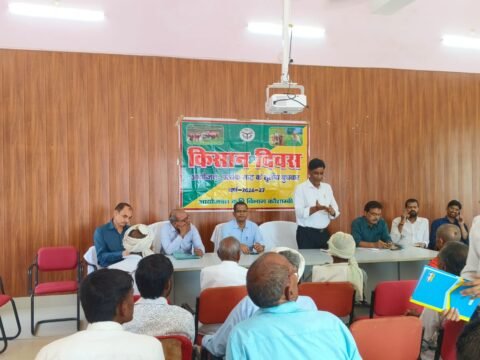 किसान दिवस में किसानों को रबी फसल की बुवाई से पहले बीज शोधन के बारे में विस्तृत रूप से दी गई जानकारी