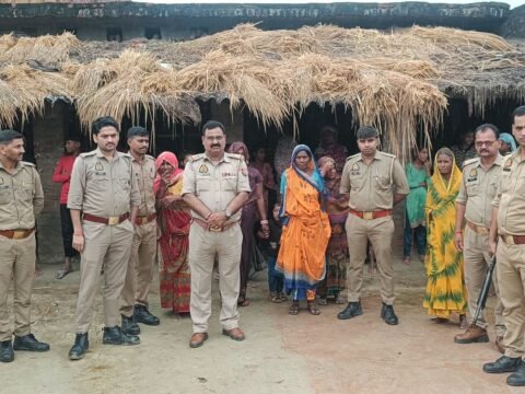 कौशाम्बी में पुलिस की सराहनीय पहल,बैसकांटी गांव में अपराधियों को दिलाई अपराध से दूर रहने की शपथ