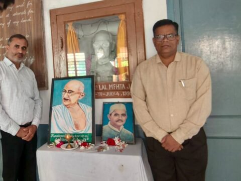 भवंस मेहता विद्याश्रम में मनाई गई राष्ट्रपिता महात्मा गांधी और लाल बहादुर शास्त्री कीे जयंती