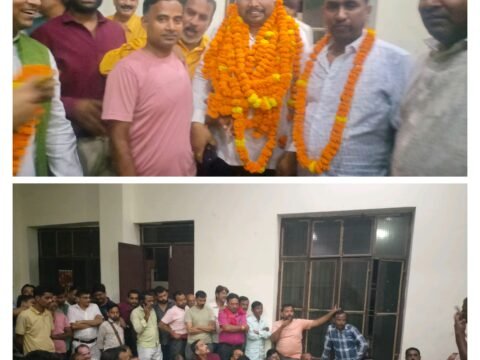 भरवारी पुरानी बाजार रामलीला कमेटी के अध्यक्ष चुने गए संतोष केसरवानी,सर्वसम्मति से हुआ चुनाव, माला पहनाकर हुआ अध्यक्ष का अभिनंदन