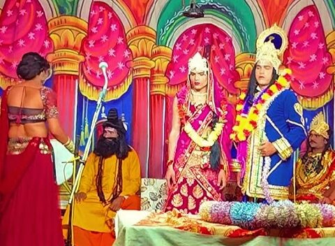 भरवारी में रामलीला नही तो चंदा नही का पोस्टर लगाकर लोगों ने जताया विरोध, धन आभाव के चलते कमेटी दो साल से नही करा रही रामलीला