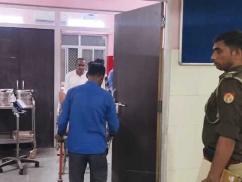 दबंगों ने घर में घुसकर की मारपीट और फायरिंग,महिला को लगी गोली, गंभीर हालत में अस्पताल में भर्ती