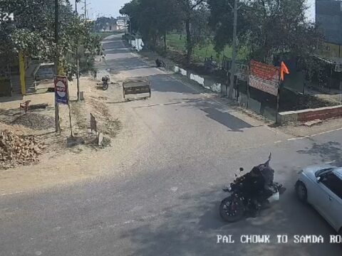 कौशाम्बी में हिट एंड रन,तेज रफ्तार कार बाइक सवार दंपत्ति को टक्कर मारकर फरार,दंपत्ति गंभीर घायल,घटना CCTV में हुई कैद